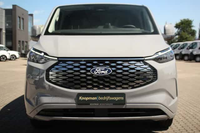 Ford E-Transit (2026) thumbnail 3