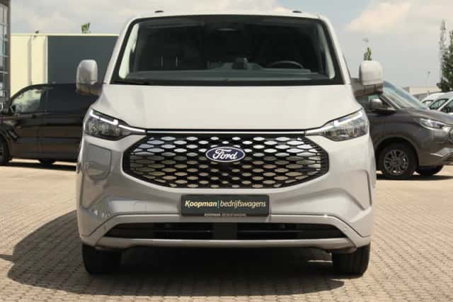 Ford E-Transit (2026) thumbnail 3