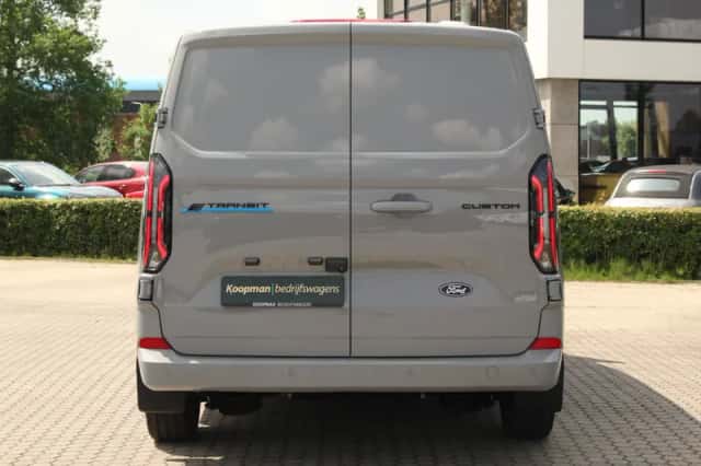 Ford E-Transit (2026) thumbnail 10