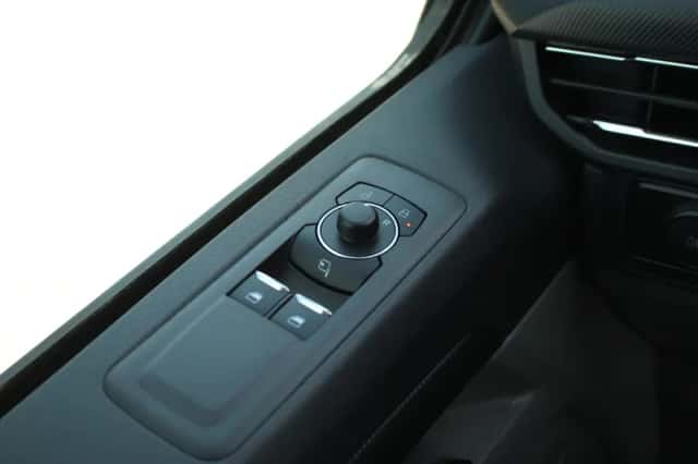 Ford E-Transit (2026) thumbnail 21