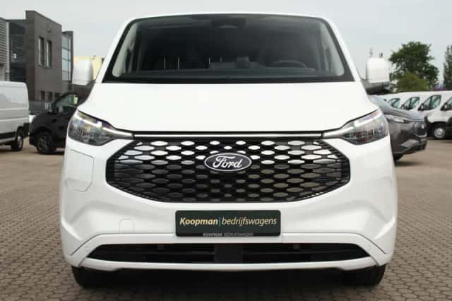 Ford E-Transit (2026) thumbnail 4