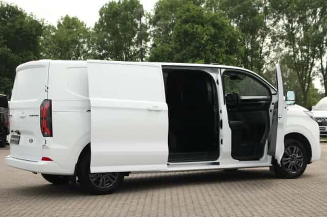 Ford E-Transit (2026) thumbnail 9