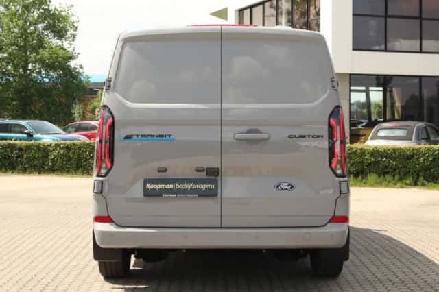 Ford E-Transit (2026) thumbnail 8