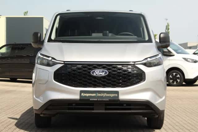Ford E-Transit (2026) thumbnail 3