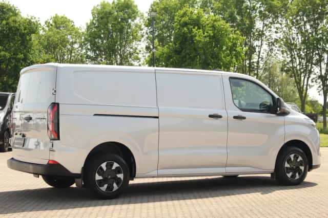Ford E-Transit (2026) thumbnail 6