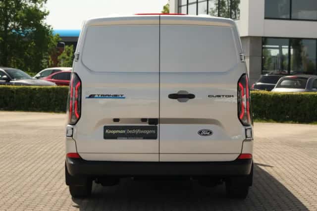 Ford E-Transit (2026) thumbnail 8