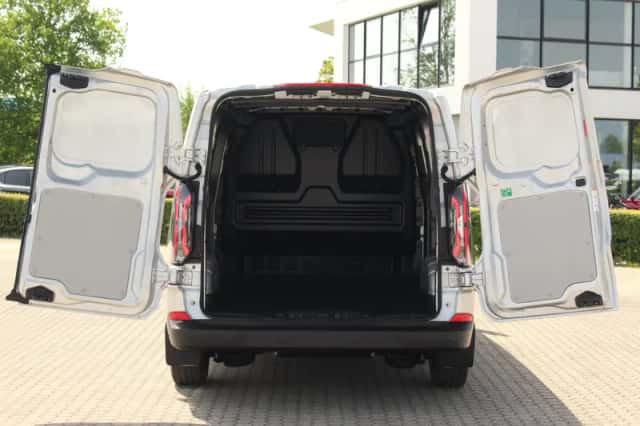 Ford E-Transit (2026) thumbnail 9