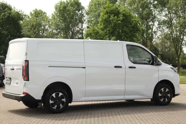 Ford E-Transit (2026) thumbnail 5