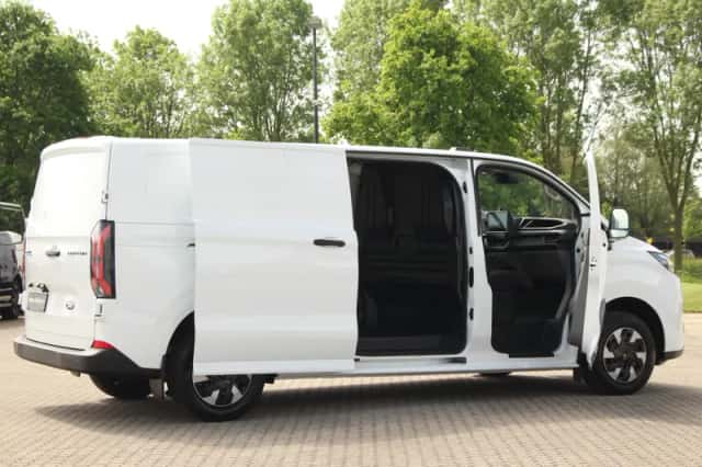 Ford E-Transit (2026) thumbnail 6