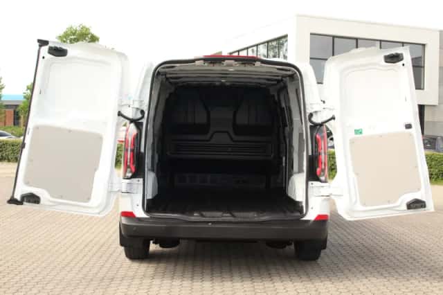 Ford E-Transit (2026) thumbnail 8