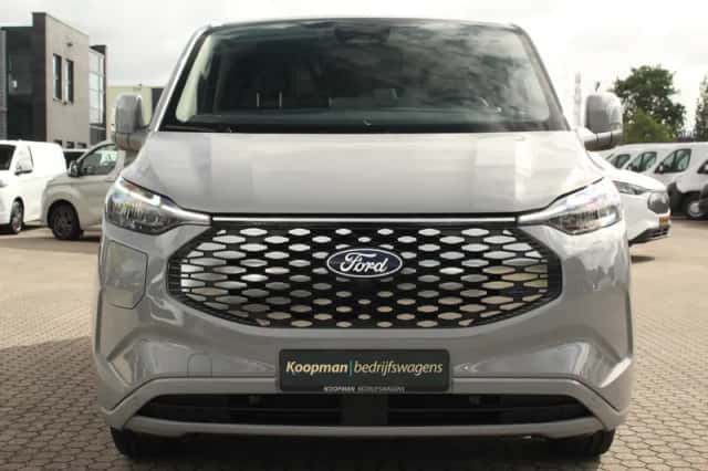 Ford E-Transit (2026) thumbnail 3