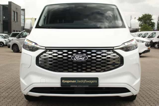 Ford E-Transit (2026) thumbnail 3