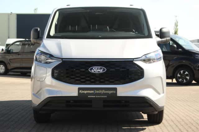 Ford E-Transit (2026) thumbnail 3