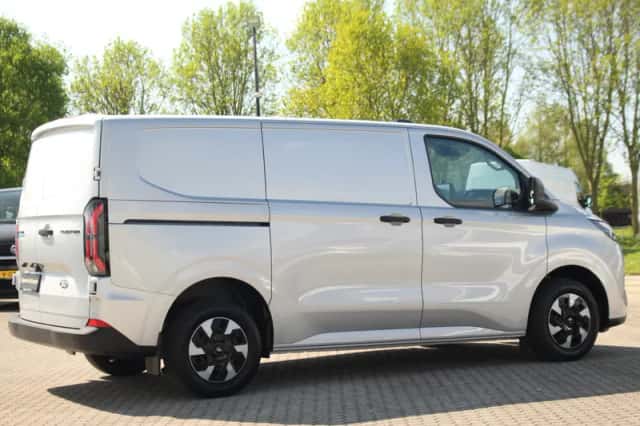 Ford E-Transit (2026) thumbnail 5