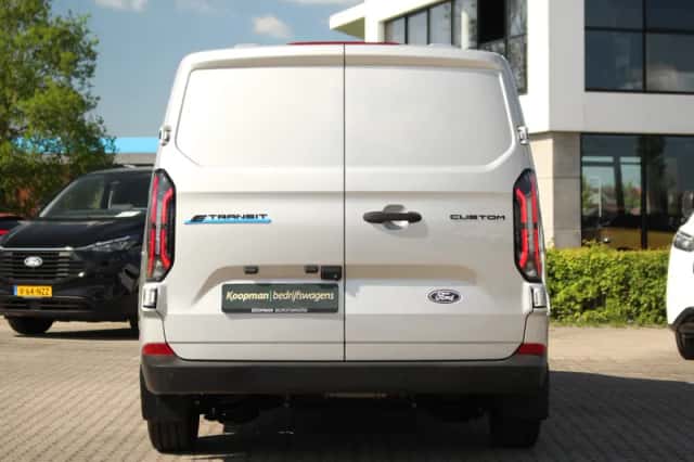 Ford E-Transit (2026) thumbnail 7