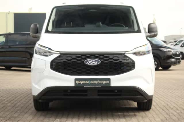 Ford E-Transit (2026) thumbnail 3