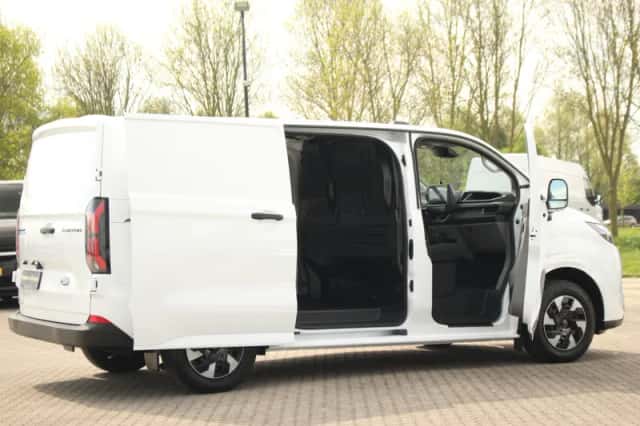 Ford E-Transit (2026) thumbnail 6