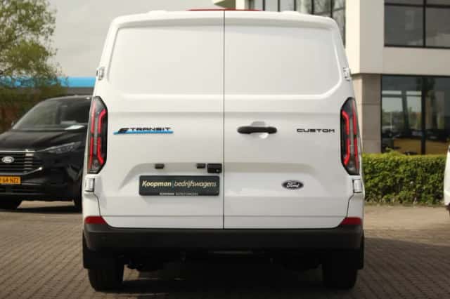 Ford E-Transit (2026) thumbnail 7