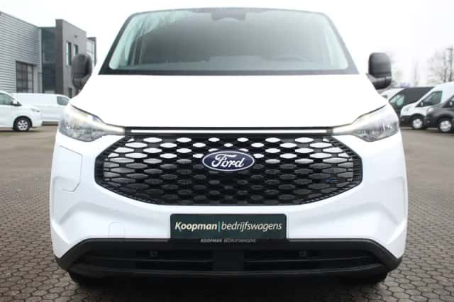 Ford E-Transit (2025) thumbnail 3