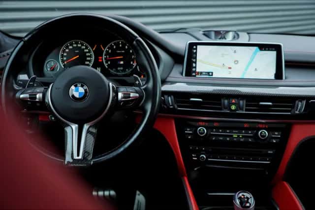 BMW X5 (2018) thumbnail 61