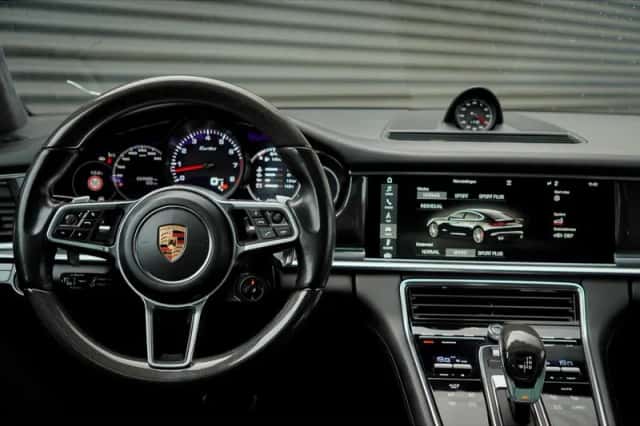 Porsche Panamera (2017) thumbnail 16