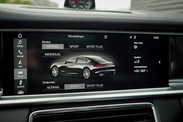 Porsche Panamera (2017) thumbnail 50