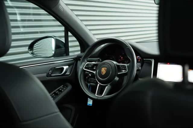 Porsche Macan (2020) thumbnail 33