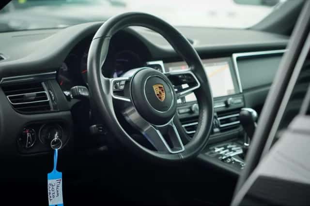 Porsche Macan (2020) thumbnail 6