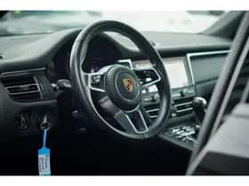 Porsche Macan (2020) thumbnail 6