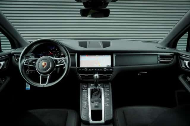 Porsche Macan (2020) thumbnail 7