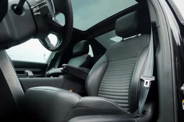 Land Rover Discovery (2024) thumbnail 2