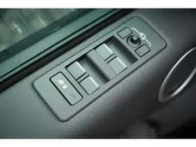 Land Rover Discovery (2024) thumbnail 15