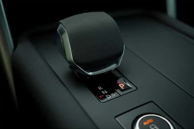 Land Rover Discovery (2024) thumbnail 16
