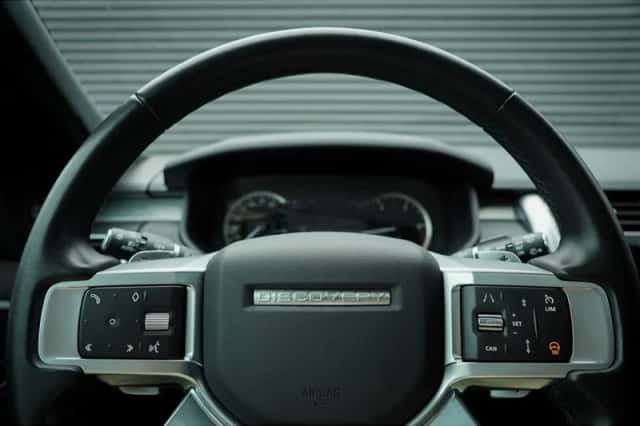 Land Rover Discovery (2024) thumbnail 17