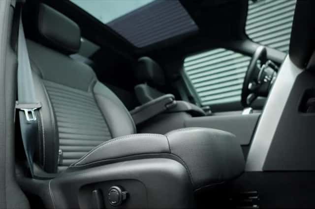 Land Rover Discovery (2024) thumbnail 18