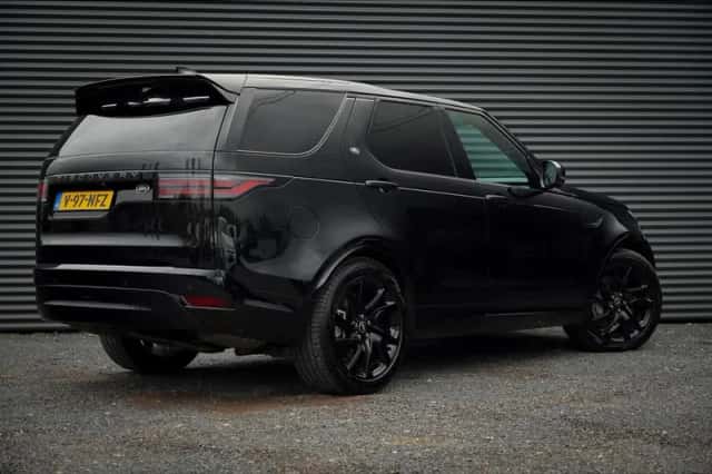 Land Rover Discovery (2024) thumbnail 4