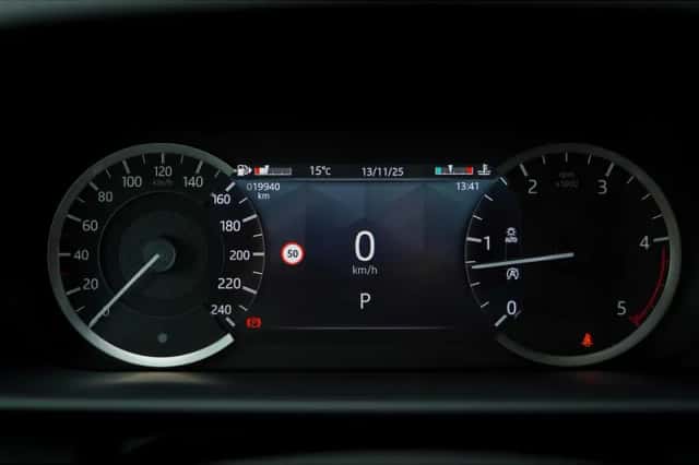 Land Rover Discovery (2024) thumbnail 5