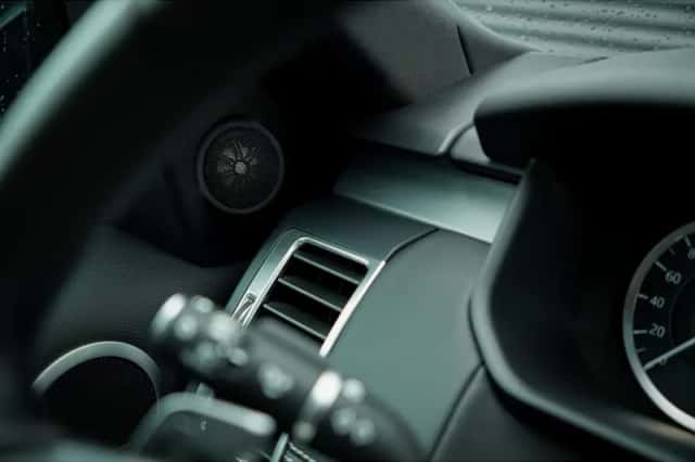 Land Rover Discovery (2024) thumbnail 49