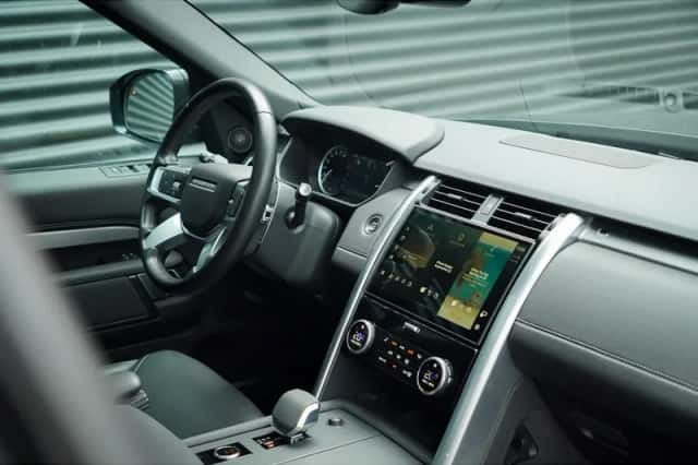 Land Rover Discovery (2024) thumbnail 7