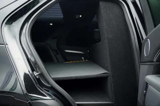 Land Rover Discovery (2024) thumbnail 8