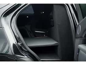 Land Rover Discovery (2024) thumbnail 8