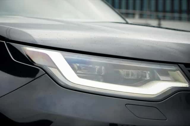 Land Rover Discovery (2024) thumbnail 10