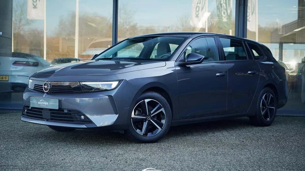 Opel Astra (2023) — foto 1