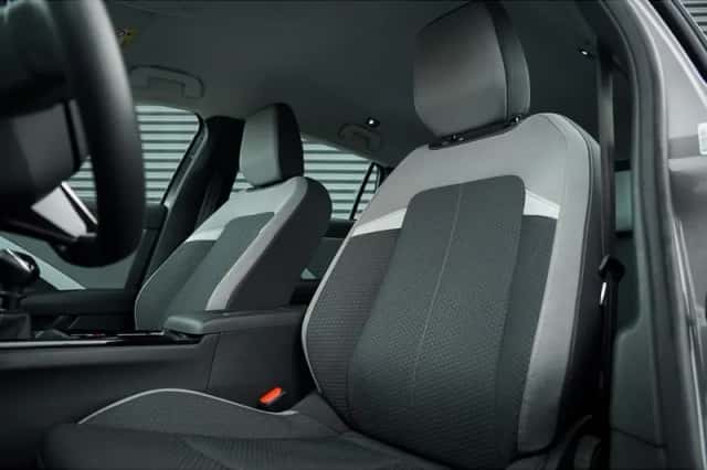 Opel Astra (2023) thumbnail 2