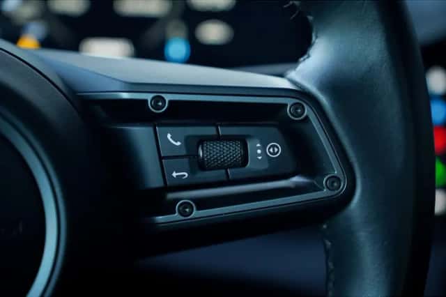 Porsche Taycan (2020) thumbnail 16