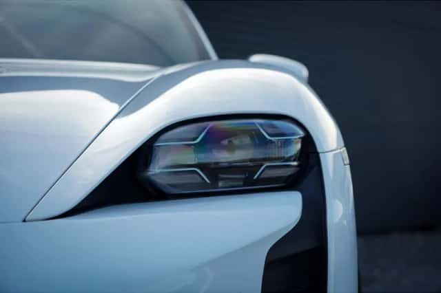 Porsche Taycan (2020) thumbnail 21