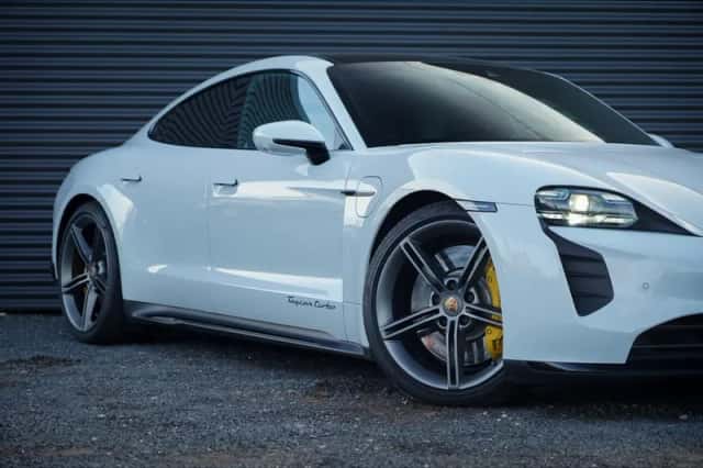 Porsche Taycan (2020) thumbnail 25