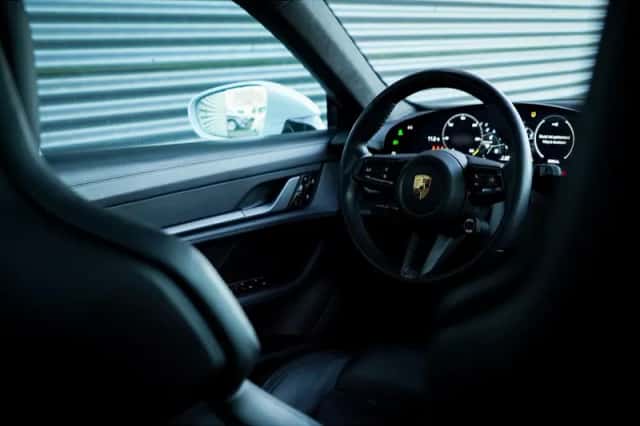 Porsche Taycan (2020) thumbnail 29