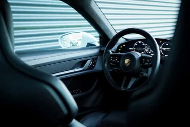Porsche Taycan (2020) thumbnail 30