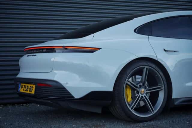 Porsche Taycan (2020) thumbnail 34